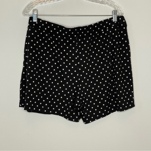 Robert Louis Black and White Polka Dot Petite Shorts - Picture 4 of 10